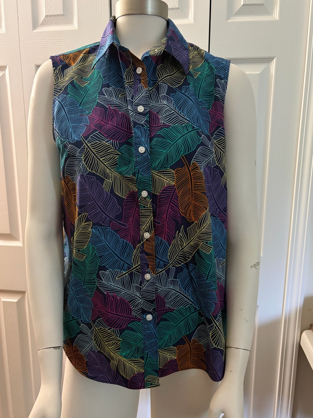 Lands End Dressy and Colorful 12P Women’s Sleeveless Button Up